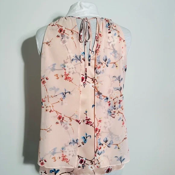 White House Black Market Blush Floral Sleeveless Blouse S Romantic Tie Back Top - Picture 4 of 6